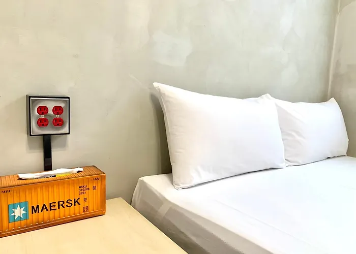 Snug-Nine Hotel