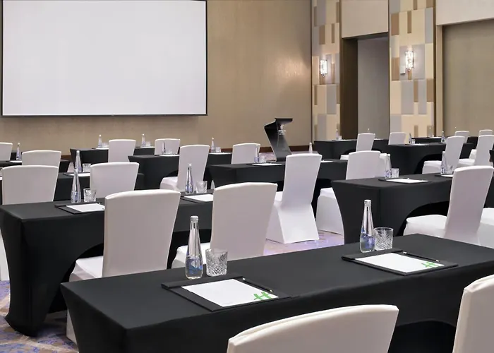 Hotel boutique: Holiday Inn Dubai Al-Maktoum Airport By Ihg