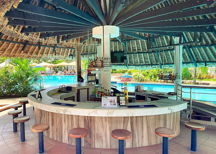 Travellers Beach Hotel