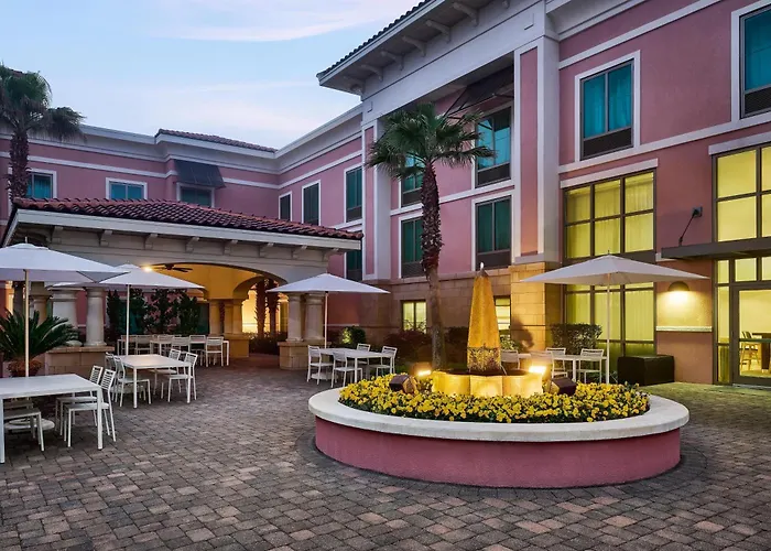 Hampton Inn & Suites