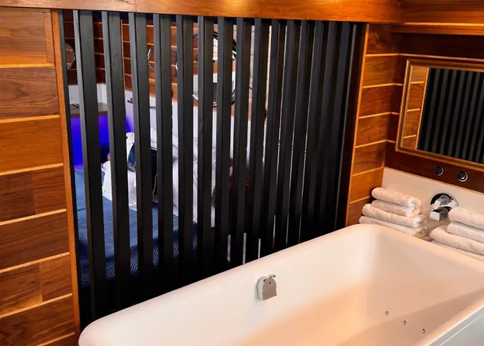 Mala Anglia Deluxe Rooms & Spa