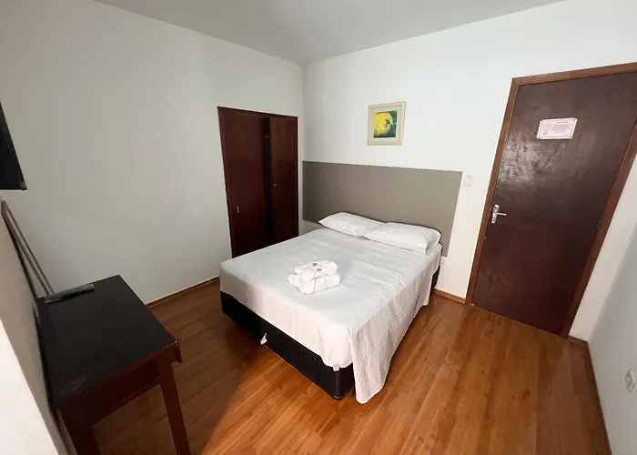 Thermas da Mantiqueira - Poços de Caldas - De frente para a Praça Central e Relógio Floral