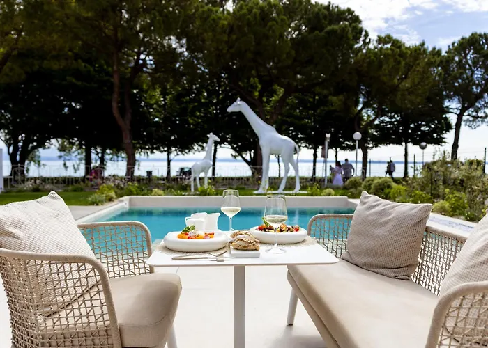 Hi Hotels Sirmione - Lakeview Pool