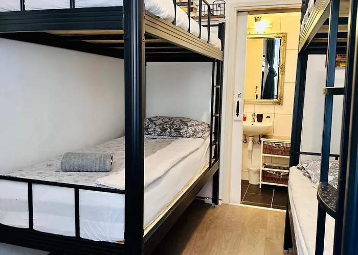 Kingslanding Old Town Hostel