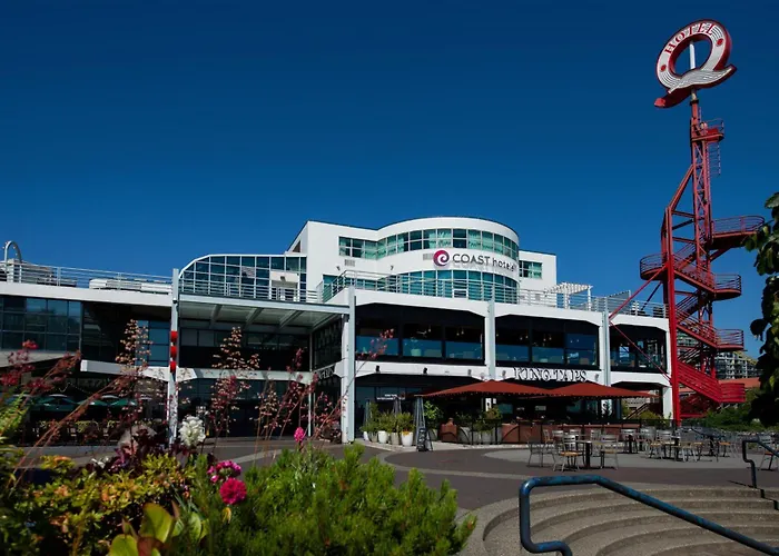 Сity center hotels Coast Lonsdale Quay