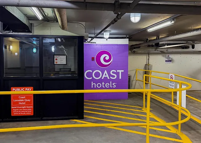 Сity center hotels Coast Lonsdale Quay
