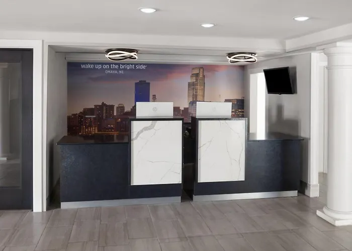 3 star hotels La Quinta Inn By Wyndham Omaha West