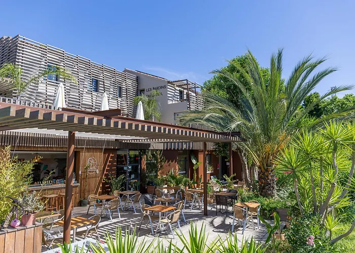 Hotel Les Jardins Du Canal - Piscine Chauffee - Solaire Eco Responsable - Parking - Garage - Bornes Electriques - Accueil Velos - Kids Friendly