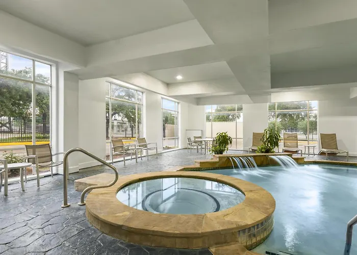 Holiday Inn Express & Suites Houston-Downtown Convention Center By Ihg