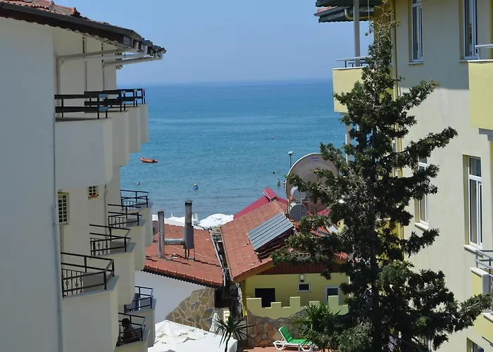 Strandhotel: Delphin Hotel Side