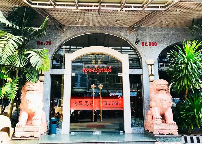 Hotel with view: Hotel Luxury World