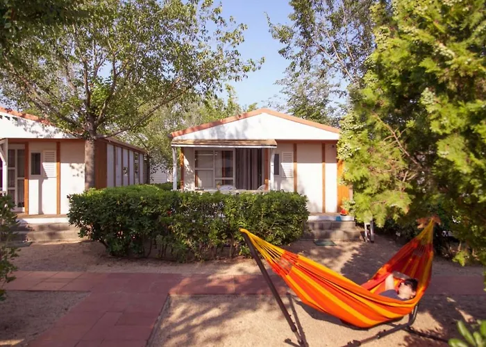 Hotel cerca del colegio: Camping Senia Tucan