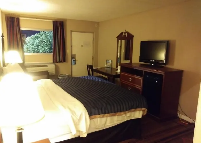 Motel: Days Inn By Wyndham Hot Springs