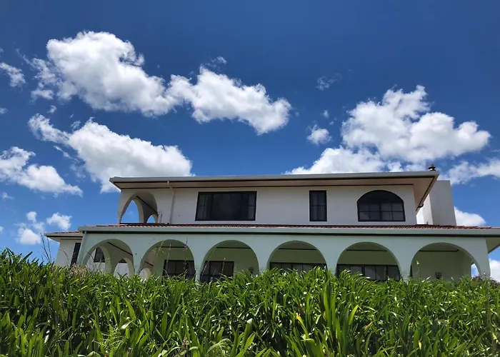 Airport Hotel: The Pillars Retreat