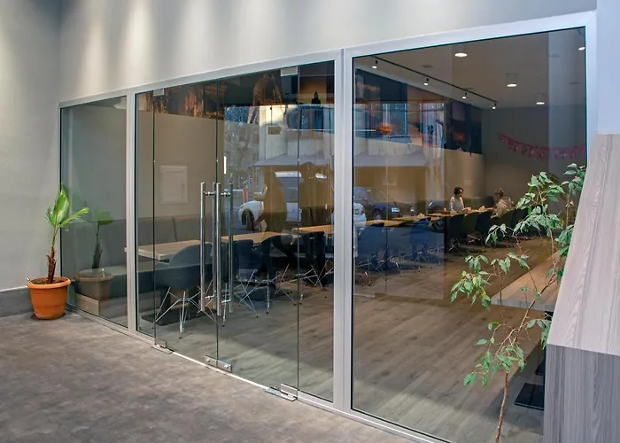 Luxury hotel only: Cartez Boutique Hotel