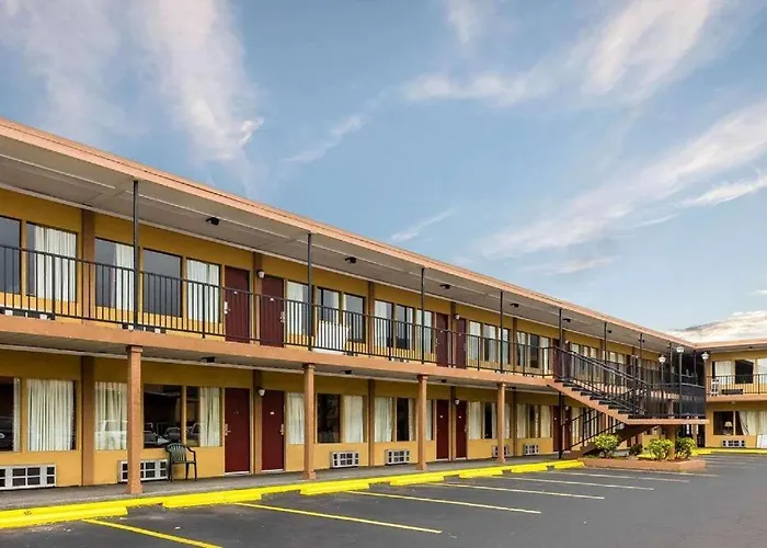 Motel: Lotus By Hotel Inn - Hot Springs