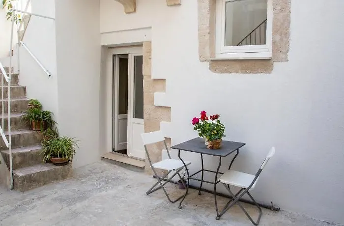 La villa: Judaica d'Ortigia