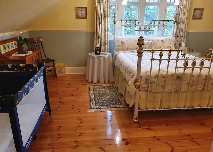 Water Bay Villa Bed & Breakfast