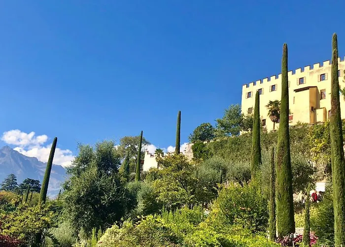 City Apartments Portico
