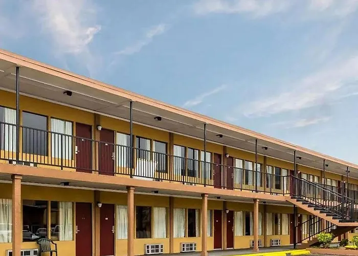 Motel: Lotus By Hotel Inn - Hot Springs