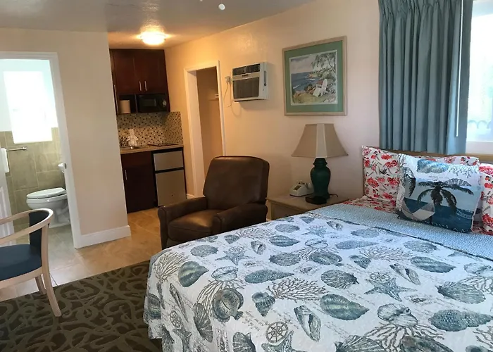 Carlton House Motel And Suites